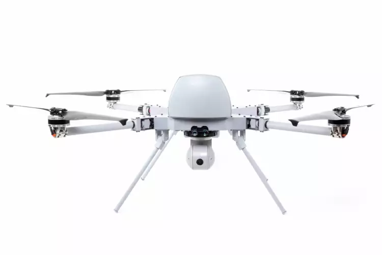 Imagem de um drone modelo KARGU da STM, na cor branca, utilizado em conflitos  armados que utilizam robôs com inteligência artificial.